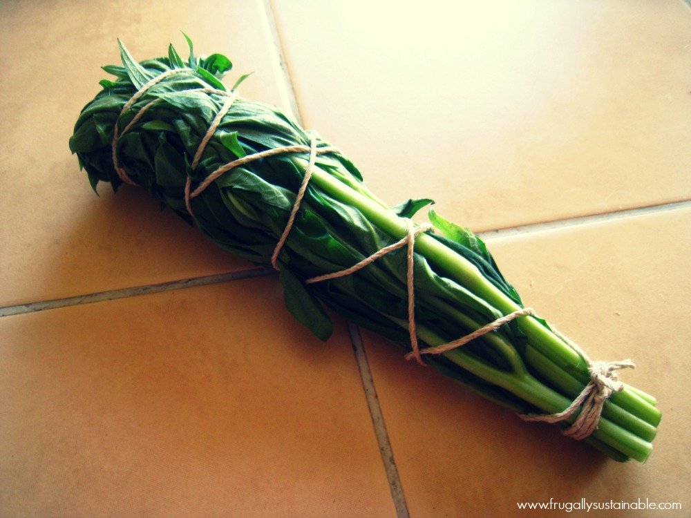 DIY smudge sticks by Frugally Sustainable