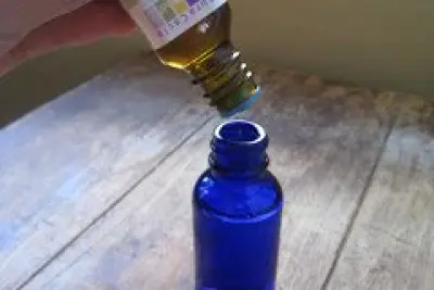 Holiday Travel Solutions: Rosemary & Lavender Calming Spray 4
