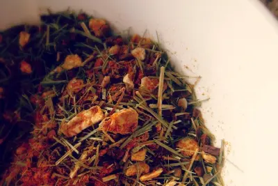 Nourishing Plant Infusions :: How to Make Your Own Ginger Turmeric Herbal Tea Blend